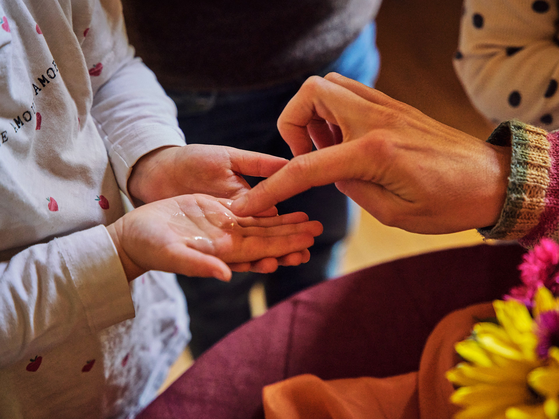 Wir legen großen Wert auf vielfältige Sinneserfahrungen der Kinder Wir legen großen Wert auf vielfältige Sinneserfahrungen der Kinder